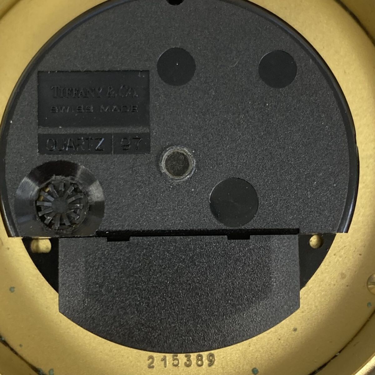 D349-T6-3784 TIFFANY&Co. クォーツ 215389 置時(shí)計(jì) 稼働 ゴールドカラー ホワイト文字盤 2針 インテリア TE