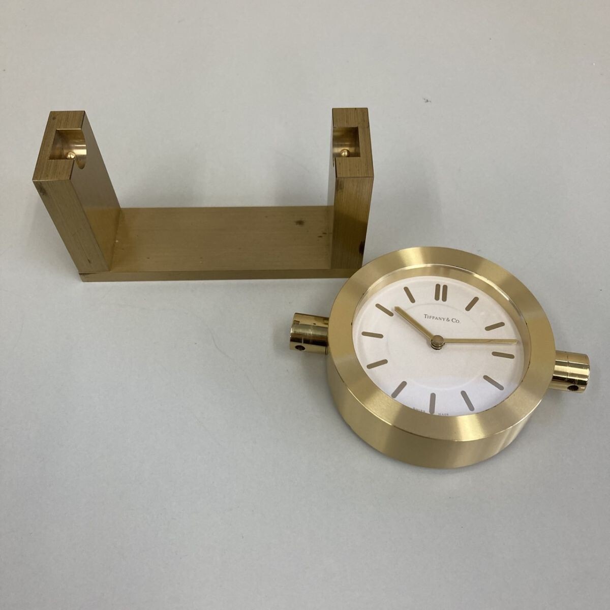 D349-T6-3784 TIFFANY&Co. クォーツ 215389 置時(shí)計(jì) 稼働 ゴールドカラー ホワイト文字盤 2針 インテリア TE