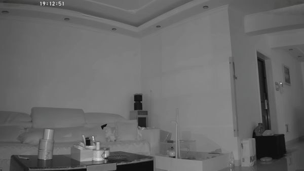 【送料無料】カメラ付き時(shí)計(jì) ワイヤレスホームカメラ 赤外線暗視 モーション検出 4Kカメラ 防犯/盜撮/小型カメラ（128GB SDカード付屬）