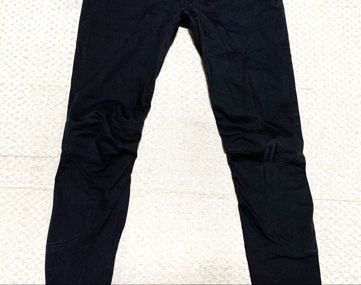 美品:アタッチメント.ハイパワー ストレッチ ツイル スリム イージー パンツ 2(黒/AP91-204/立体裁断仕立て/W74-82股下72/カズユキクマガイ_画像3