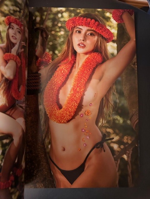 CYBER JAPAN DANCERS 「KAREN 1st solo 写真集」（帯付き・生写真無し！）_画像3