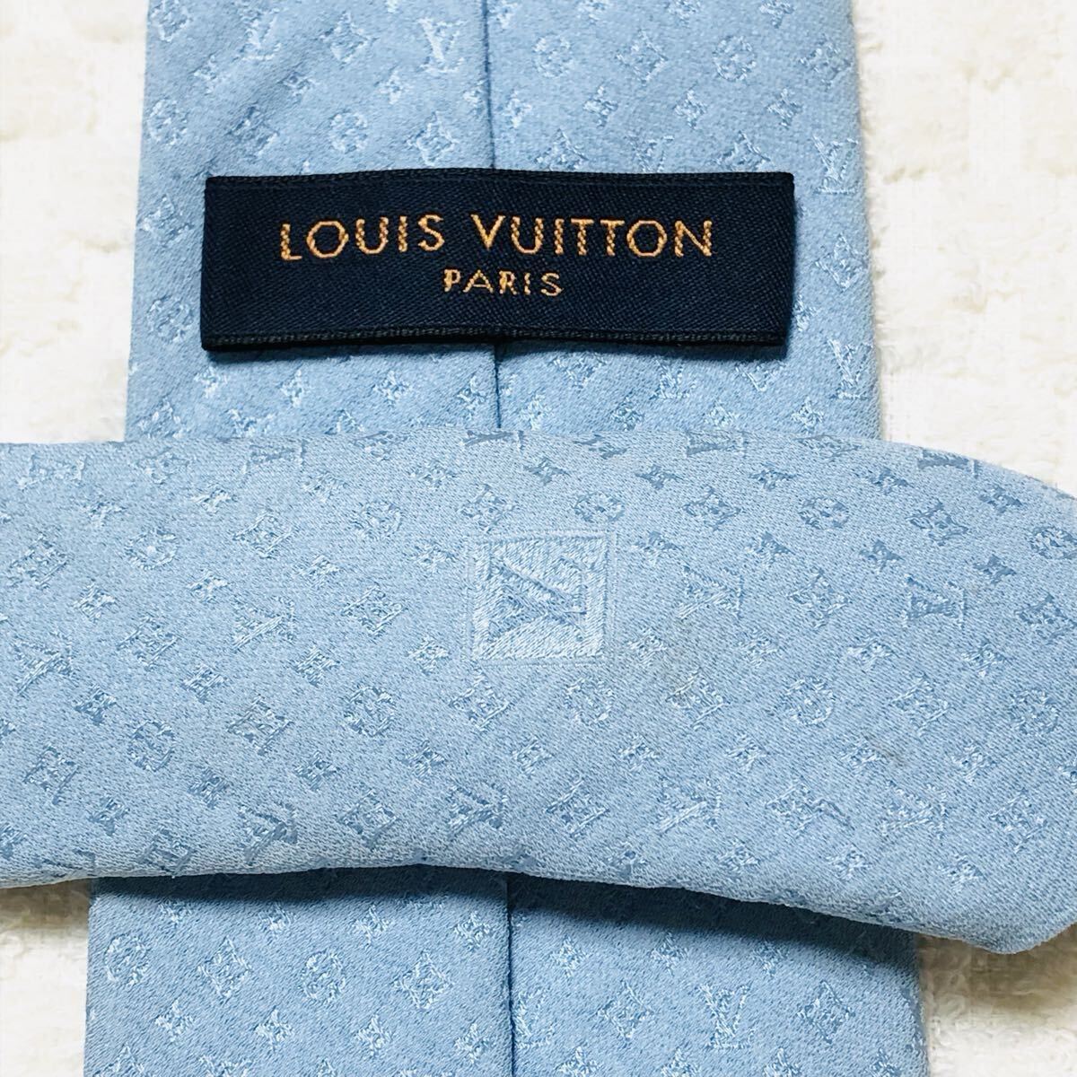 LOUIS VUITTON ルイヴィトン　クラヴァット　ネクタイ　モノグラム　シャドー　総柄　シルク100% イタリア製　ライトブルー　ビジネス_画像6