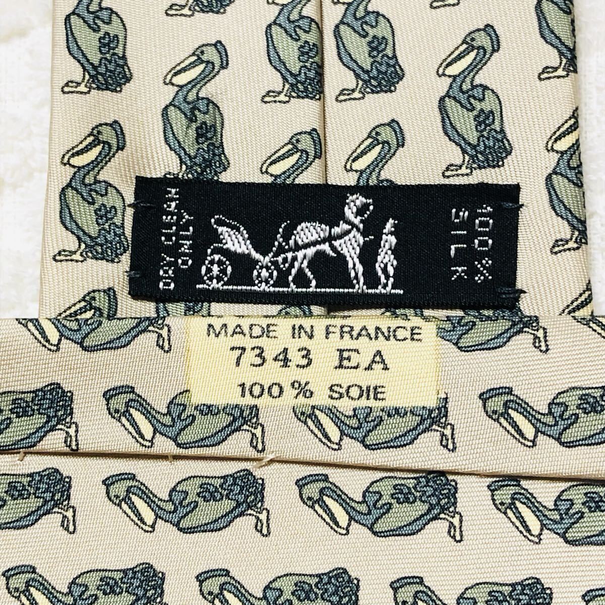 ■美品■HERMES エルメス ネクタイ シルク100% フランス製 ハシビロコウ総柄 アニマル柄 ベージュ×グリーン ビジネス_画像7