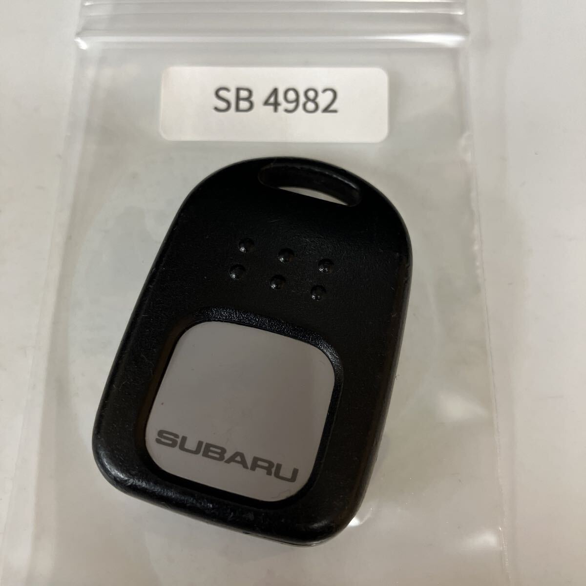 SB4982 スバル 純正キーレス プレオ EN07 赤外線式 ヴィヴィオ サンバー KK3 KK4 RA1 RA2 TV1 TW1等　1ボタン
