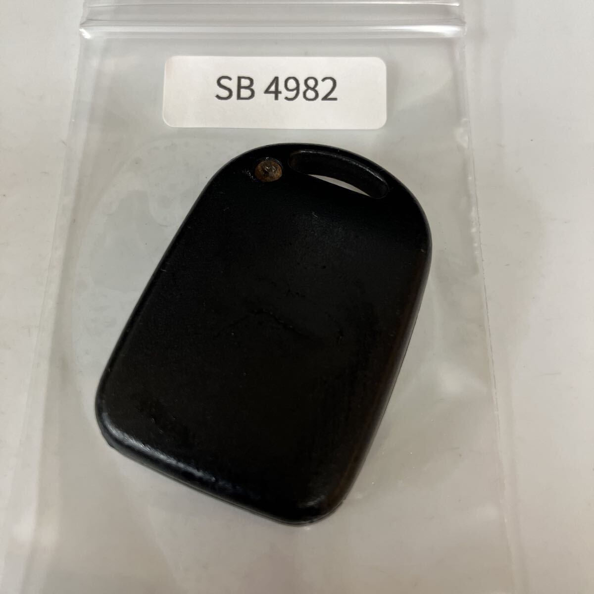 SB4982 スバル 純正キーレス プレオ EN07 赤外線式 ヴィヴィオ サンバー KK3 KK4 RA1 RA2 TV1 TW1等　1ボタン