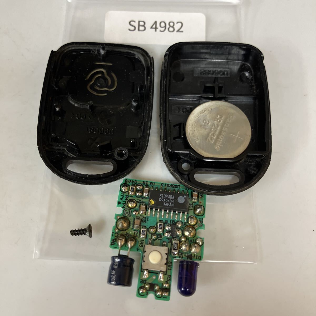 SB4982 スバル 純正キーレス プレオ EN07 赤外線式 ヴィヴィオ サンバー KK3 KK4 RA1 RA2 TV1 TW1等　1ボタン