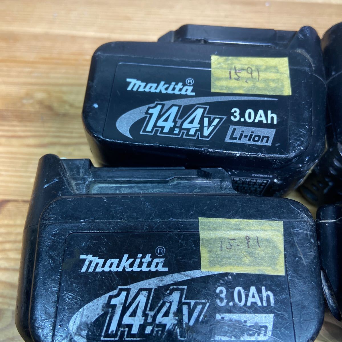 makita マキタ　BL1430 14.4v バッテリー4つとおまけ_画像2