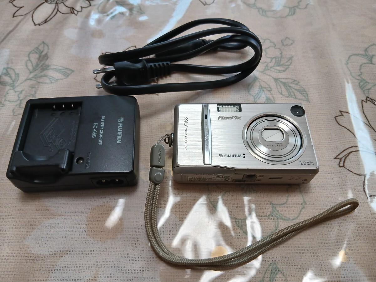  FUJIFILM 富士フイルム FinePix F455 S デジタルカメラ シルバー