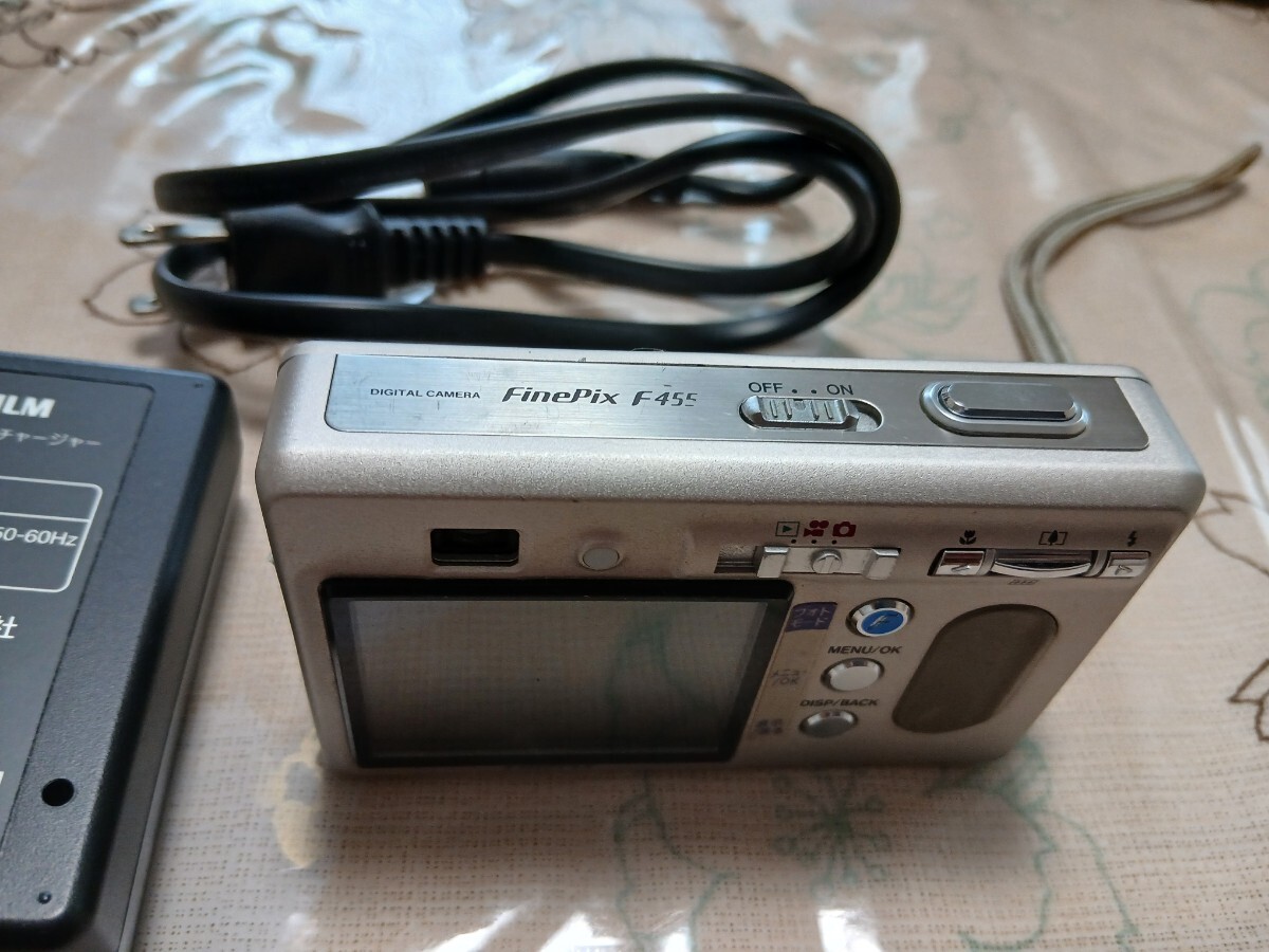  FUJIFILM 富士フイルム FinePix F455 S デジタルカメラ シルバー