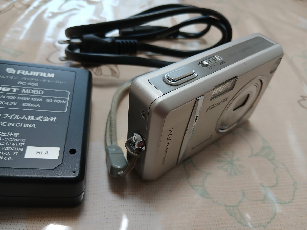  FUJIFILM 富士フイルム FinePix F455 S デジタルカメラ シルバー
