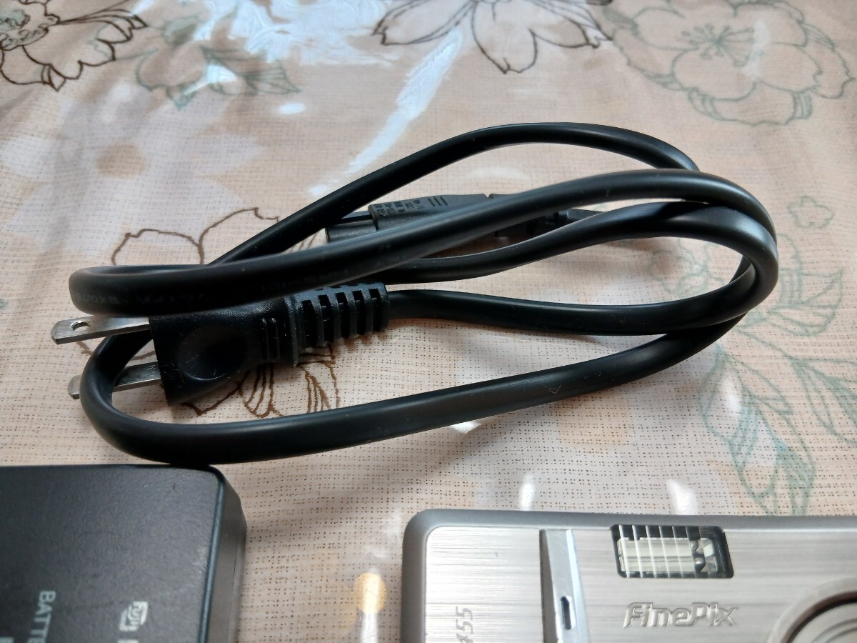  FUJIFILM 富士フイルム FinePix F455 S デジタルカメラ シルバー