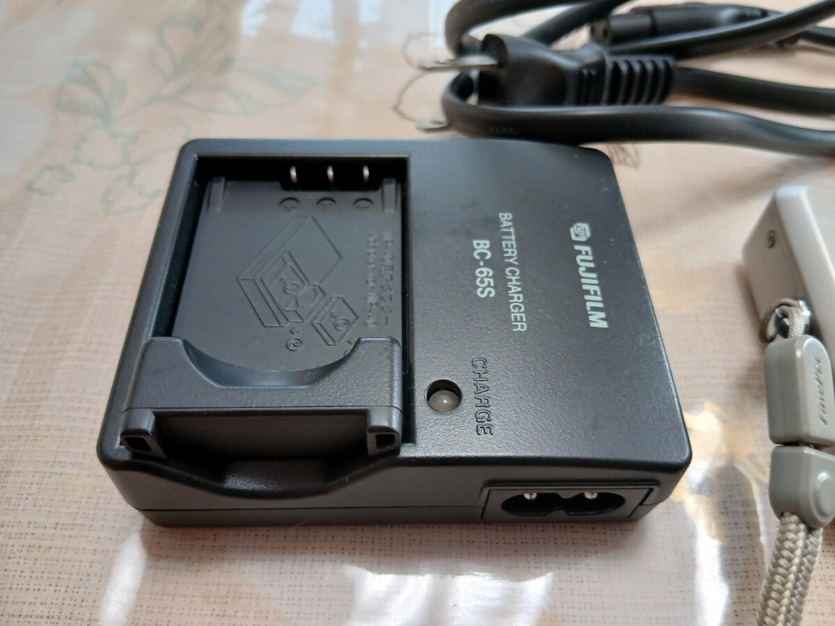  FUJIFILM 富士フイルム FinePix F455 S デジタルカメラ シルバー