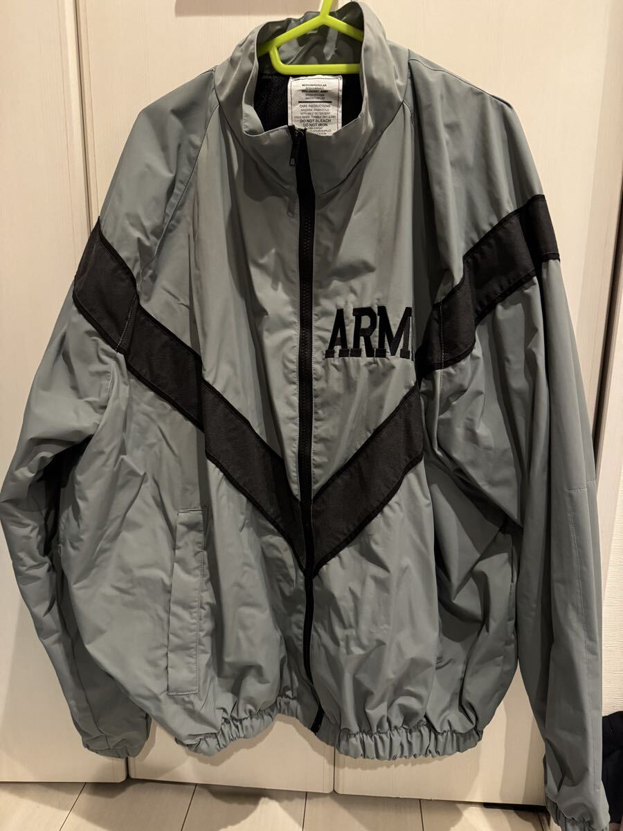 古着 米軍実品 U.S.ARMY IPFU トレーニングジャケット ナイロンジャケット USA製 medium/REGULAR /_画像1