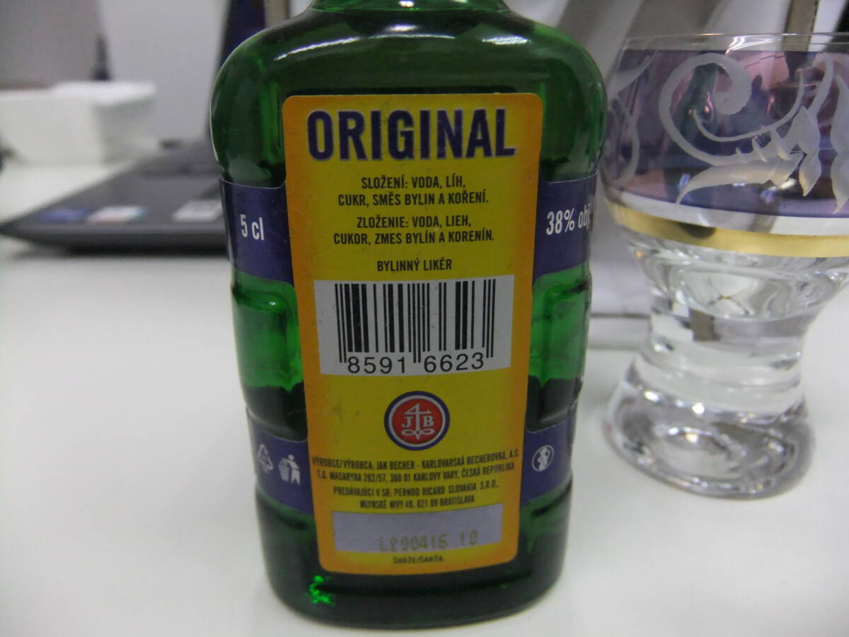 【50323】BECHEROVKA ベヘロフカ ミニボトル チェコの薬草系 食后酒 未開(kāi)封品