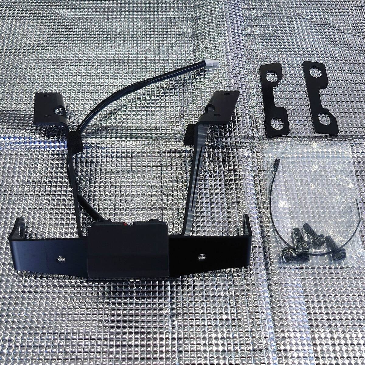 送料無料 美品 ACTIVE アクティブ フェンダーレスキット LEDナンバー灯＆リフレクター付 GSX-R1000 GSX-R1000R（2017～2022対応）_画像2