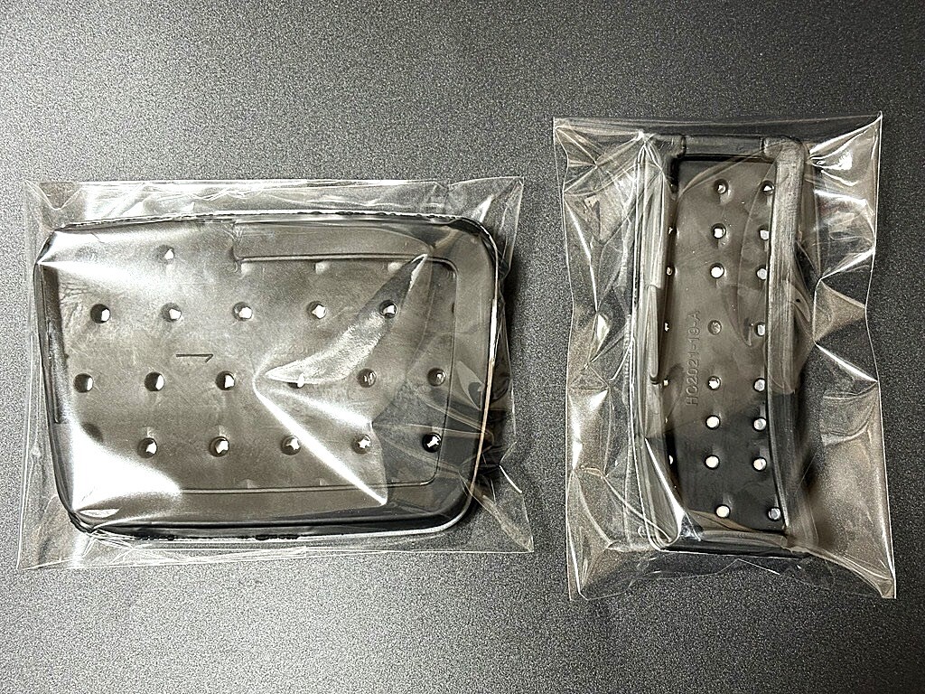 ポルシェ PORSCHE 初代 マカン Macan 95B型用 アルミペダル メタルペダル アクセル ブレーキ ペダルカバーセット_画像2