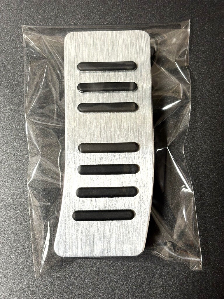 ポルシェ PORSCHE 初代 マカン Macan 95B型用 アルミペダル メタルペダル アクセル ブレーキ ペダルカバーセット_画像4