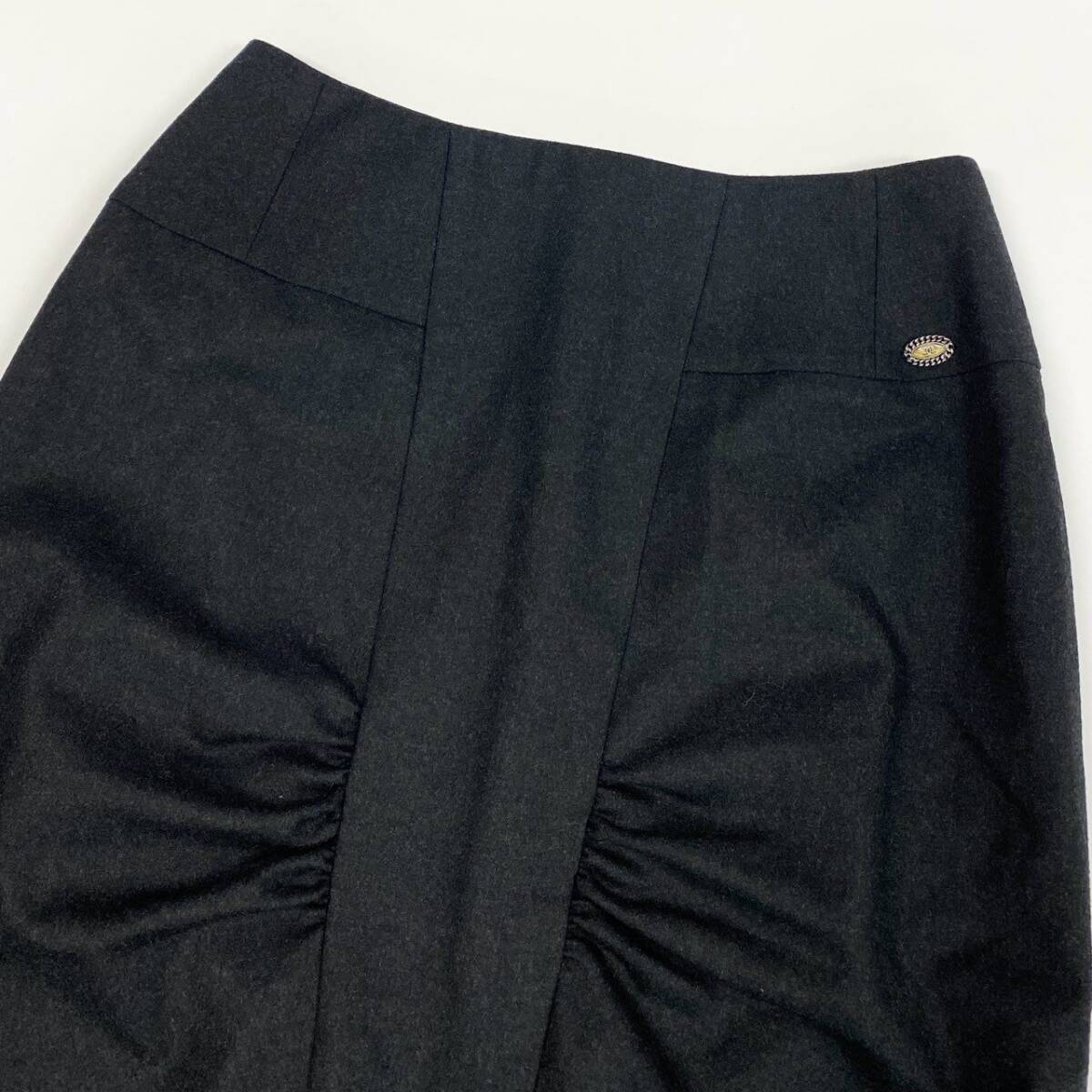 41i26 《美品》 CHANEL シャネル タックギャザースカート タイトスカート ココマーク P33932V24565 サイズ34 ダークグレー ウール u02t