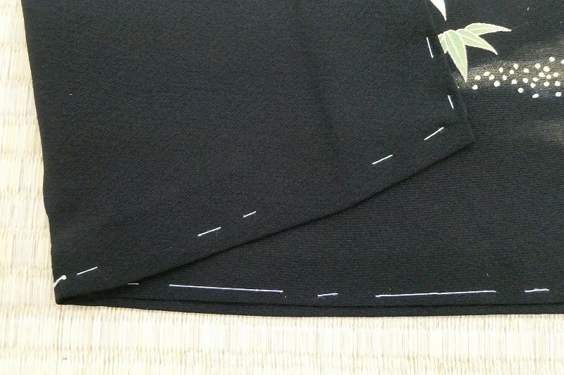 2509A-2021●関着/黒留袖/作家物/駒取り刺繍/鳥と花柄等/新品/未仕立て/正絹/絵羽/(梱包サイズ：80)_画像4