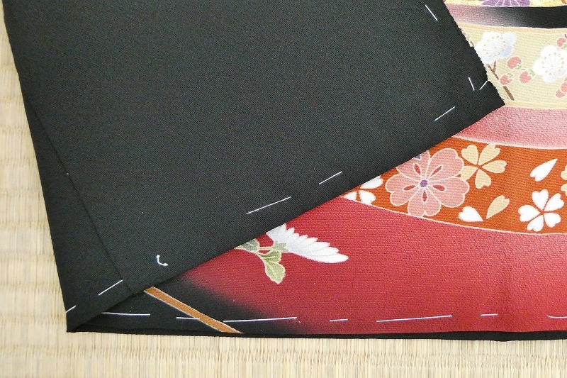 2509A-2030●関着/黒留袖/駒取り刺繍/箔/束ね熨斗に花柄等/新品/未仕立て/正絹/絵羽/(梱包サイズ:80)_画像4