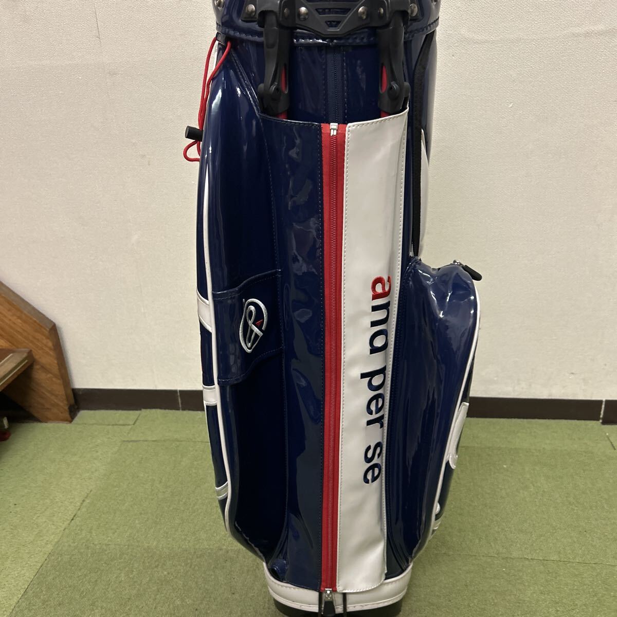 B422 状態良好 and per se スタンドキャディーバック エナメル素材 人気カラー_画像8