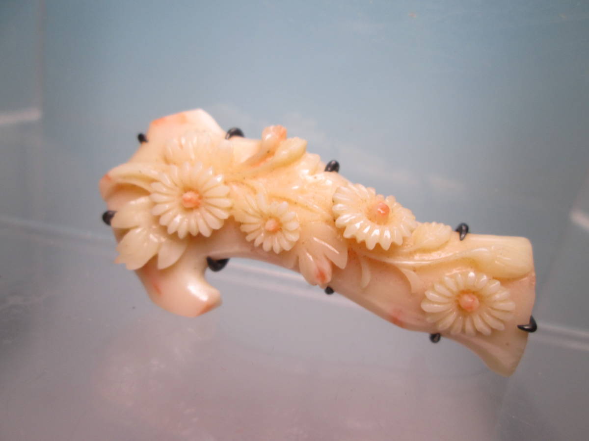 【江月】アンティーク・銀製 本珊瑚 菊花彫刻 ツーカラーの帯留め 16g_画像7