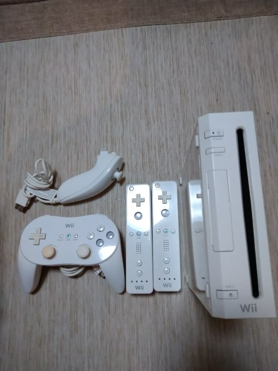Wii本体、Wiiリモコン、クラシックコントローラPRO，ヌンチャク