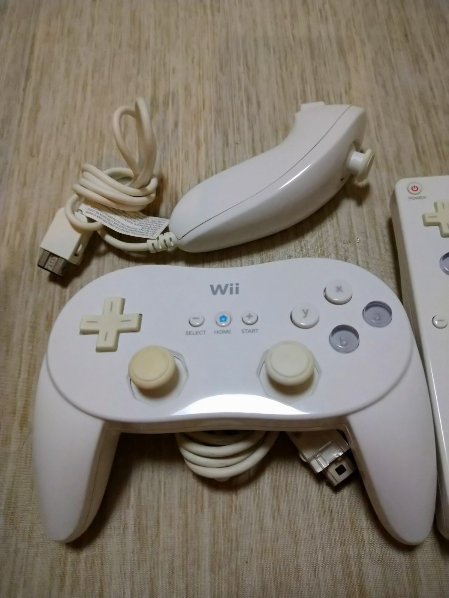Wii本体、Wiiリモコン、クラシックコントローラPRO，ヌンチャク