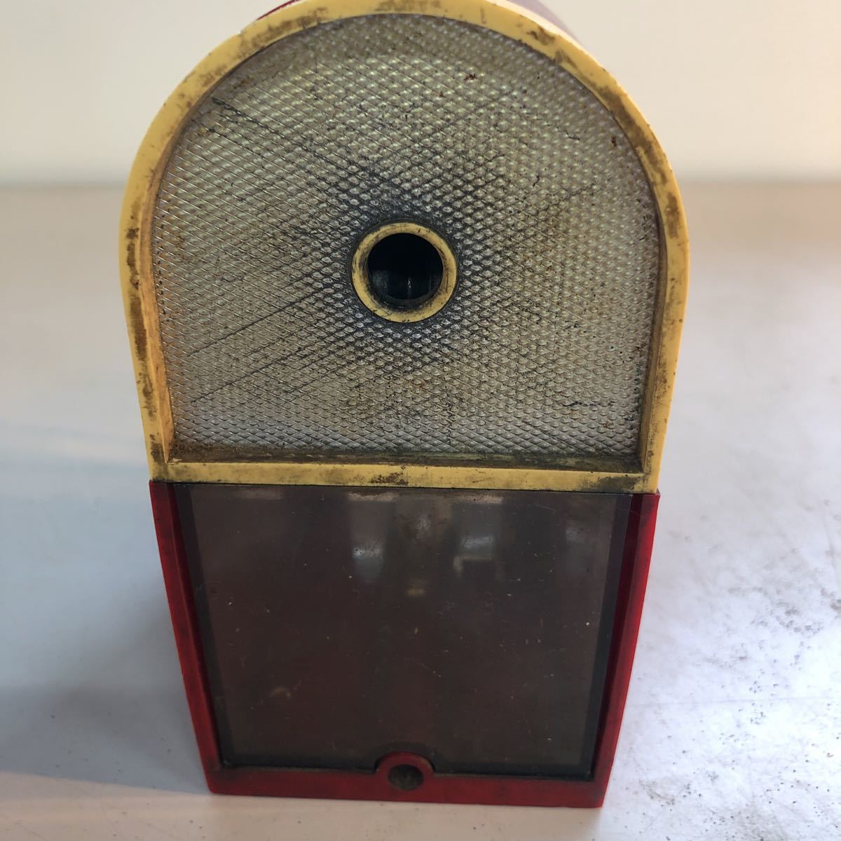  school series ] Showa Retro * Vintage [Tombow dragonfly ] manually operated / hand turning type pencil sharpener vessel ( red )SR-1000P present condition [ used * long time period use ]