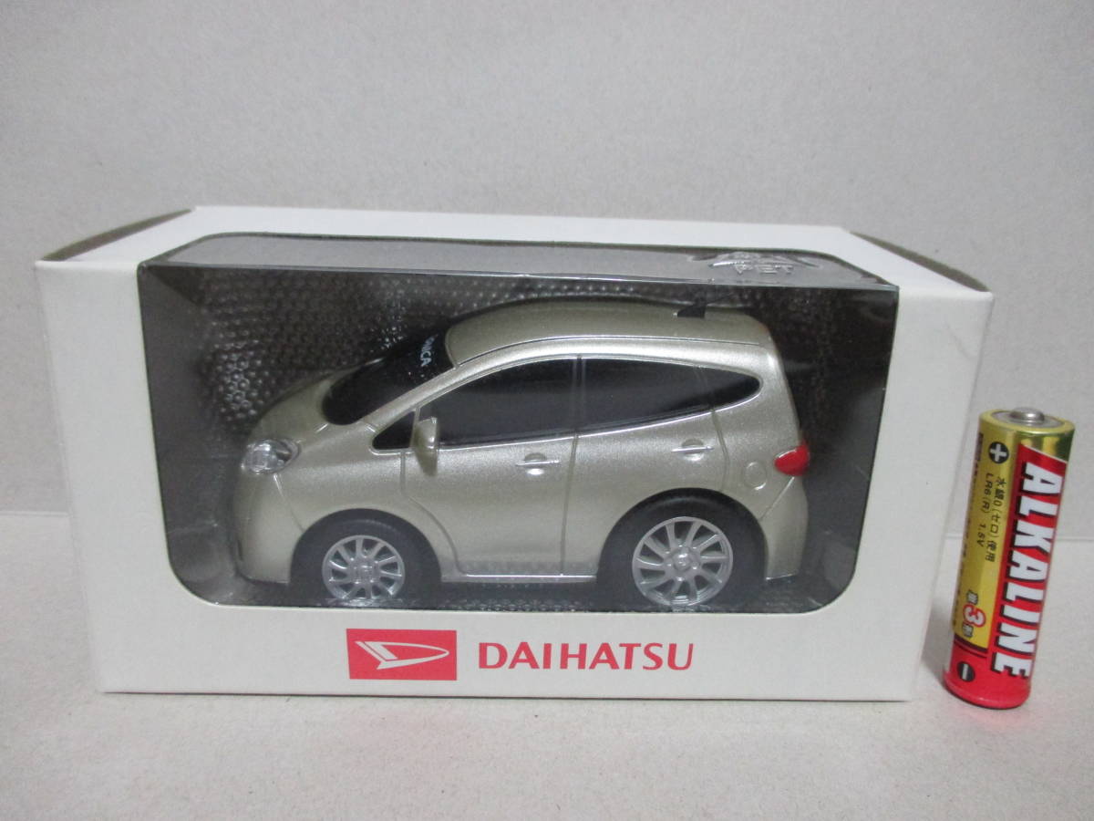 非売品 ダイハツ ソニカ ゴールド 金 プルバックカー DAIHATSU SONICA ドライブタウン カラーサンプル 色見本 L405S L415S ミニカー_画像1