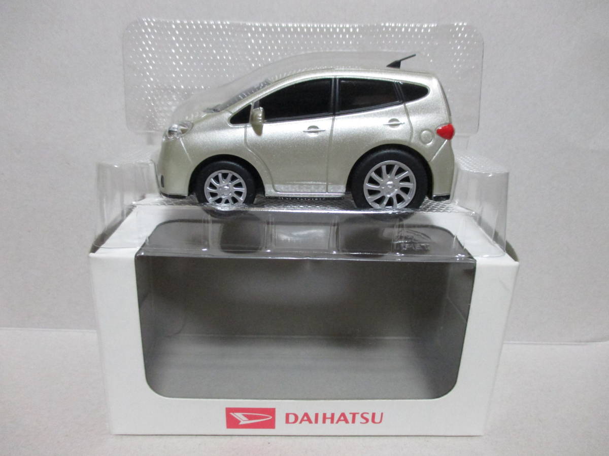 非売品 ダイハツ ソニカ ゴールド 金 プルバックカー DAIHATSU SONICA ドライブタウン カラーサンプル 色見本 L405S L415S ミニカー_画像2