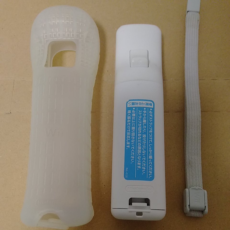 Wiiリモコン白 ストラップ・シリコンジャケット 付