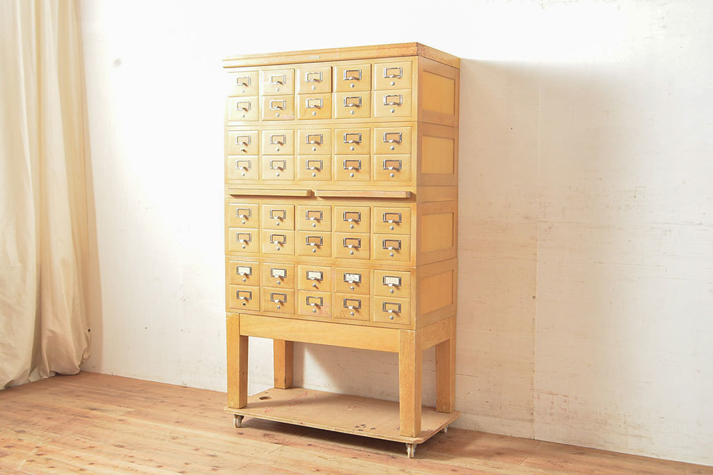 R-050012　レトロ家具　昭和レトロ　KIHARA　ナラ材製　作業台が付いた、ネームプレート付きカードケース(引き出し、チェスト)(R-050012)