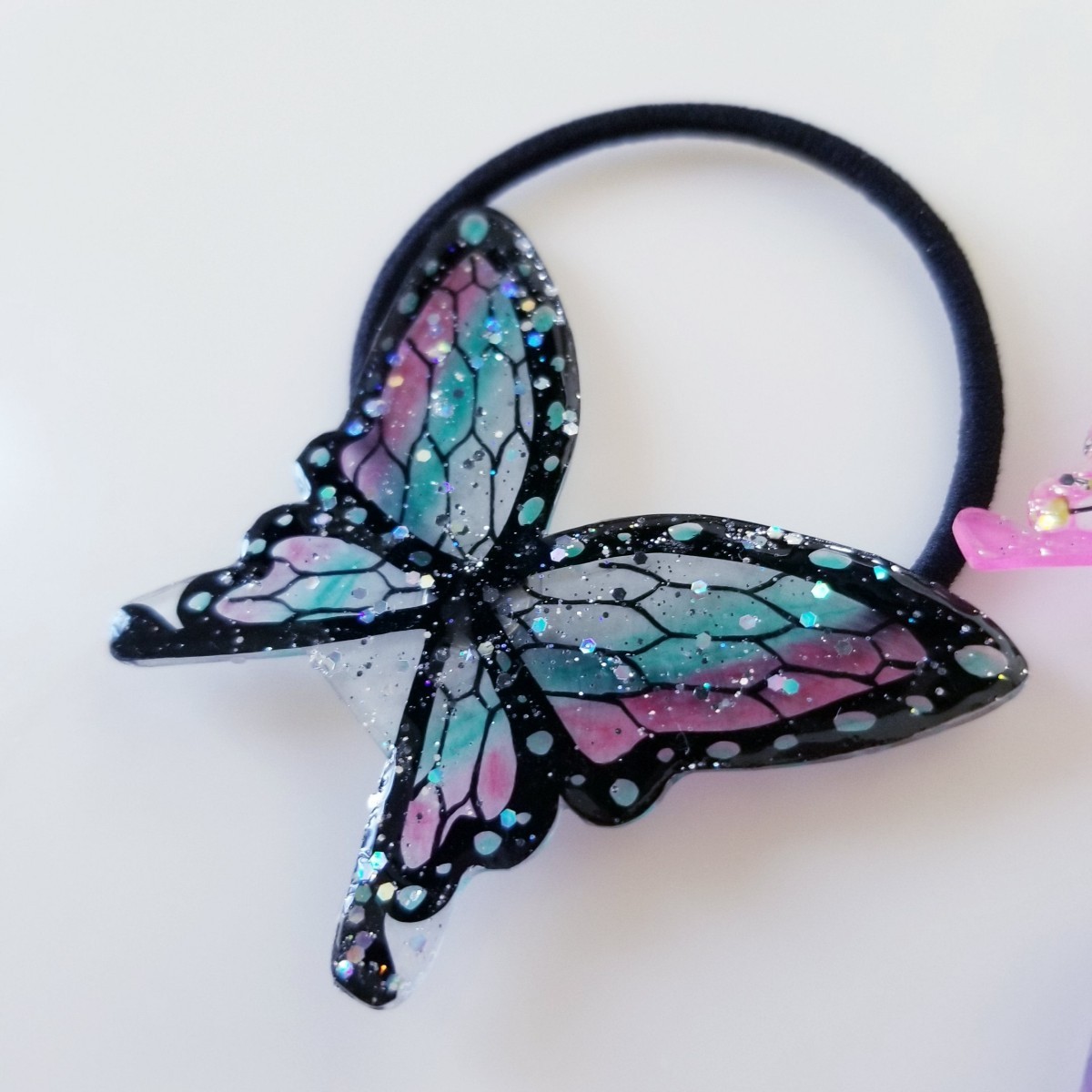 Paypayフリマ 鬼滅の刃 胡蝶しのぶ 栗花落カナヲ ヘアゴム ハンドメイド 蝶 紫 黒 ピンク Paypayフリマ 鬼滅の刃 胡蝶しのぶ 栗花落カナヲ ヘアゴム ハンドメイド 蝶 紫 黒 ピンク