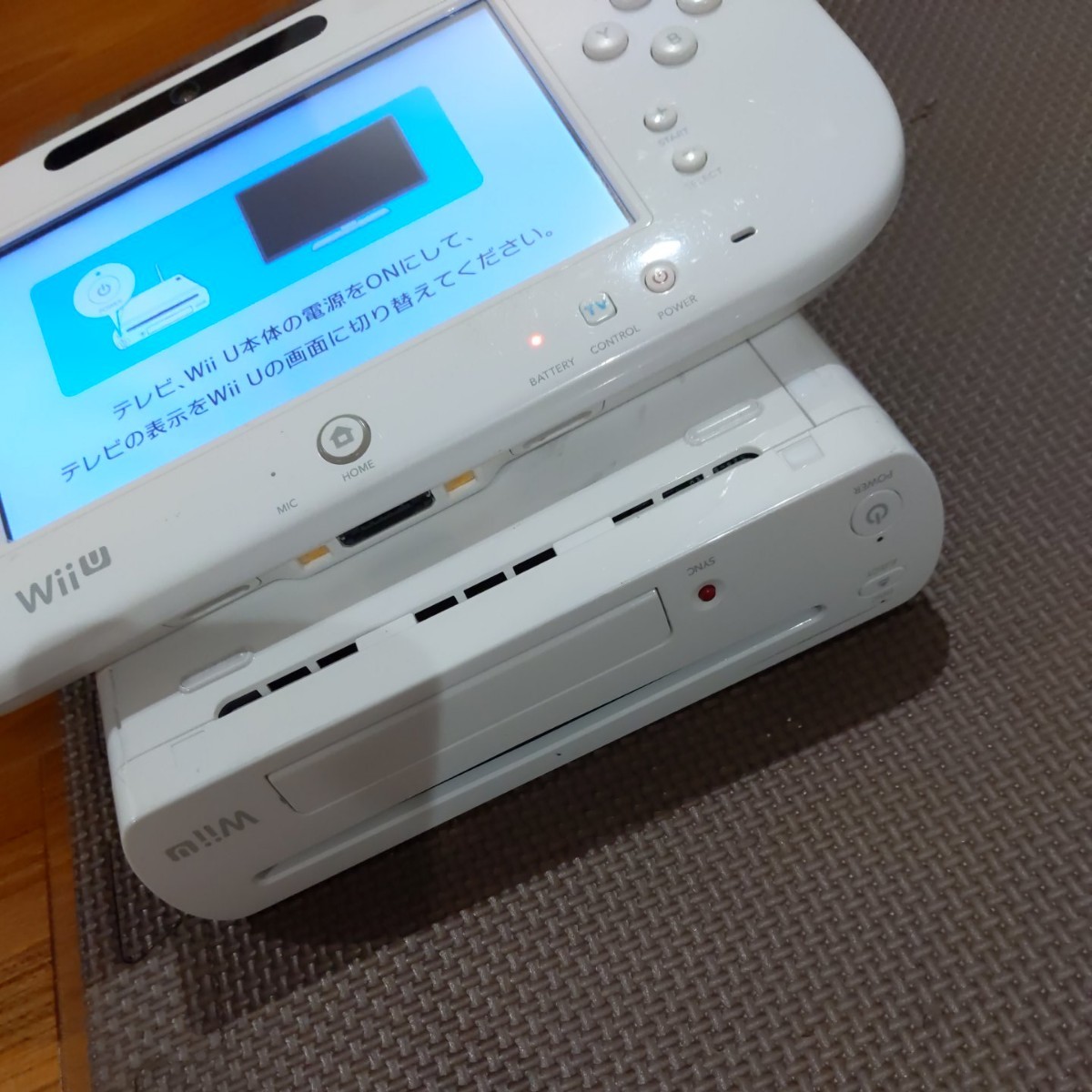 WiiU本体シロ　ゲームパッドセット32ギガ