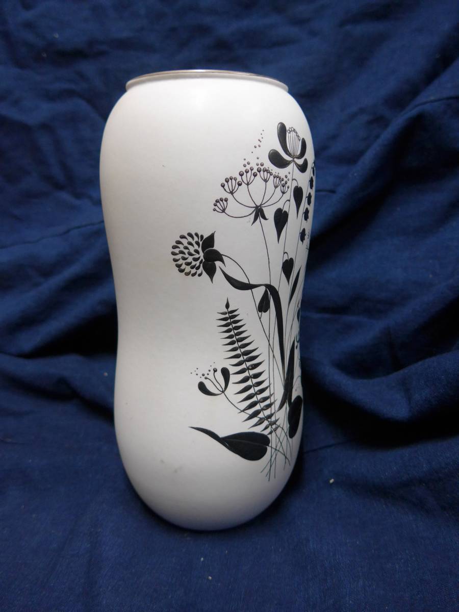 新製品情報も満載 スウェーデンの銀スクラッチの花瓶 Gustavsberg