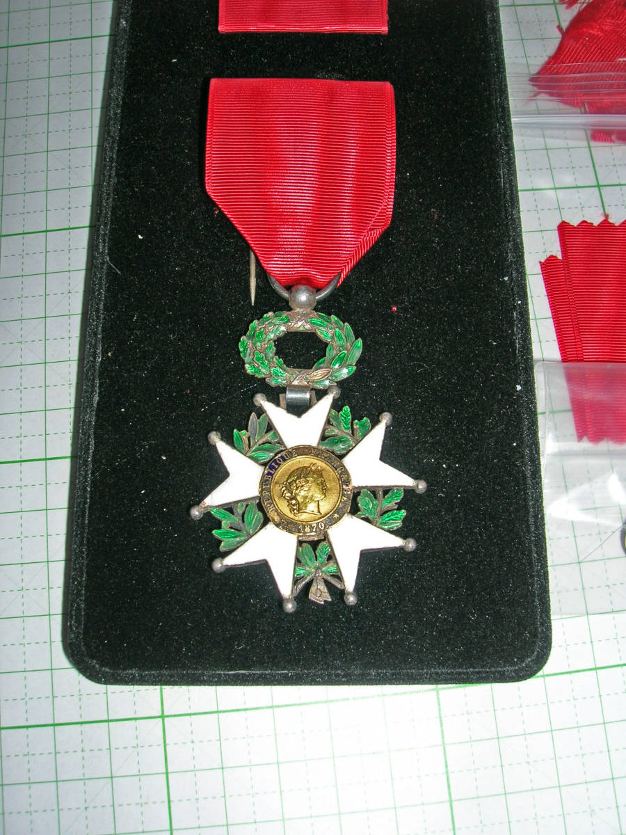 レア物！フランス勲章・French Legion of Honour (Chevalier) 実物中古良品・１点物メダルセット・(新品リボン/略綬/Velour ケース付) _画像2