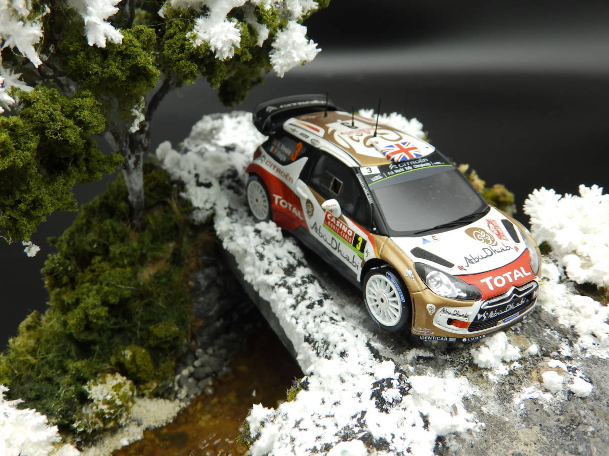 シトロエン DS3 WRC 2014 モンテカルロ・ラリー 　スパーク 1/43　コースを再現したジオラマ付き_画像1