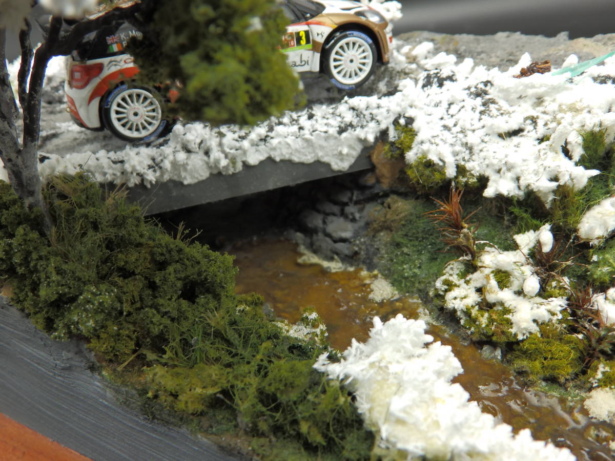 シトロエン DS3 WRC 2014 モンテカルロ・ラリー 　スパーク 1/43　コースを再現したジオラマ付き_画像3