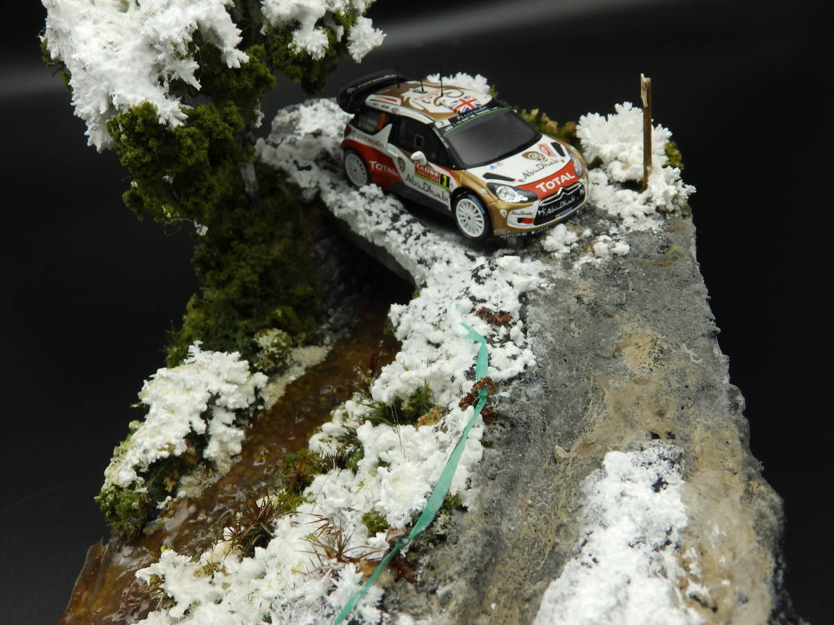 シトロエン DS3 WRC 2014 モンテカルロ・ラリー 　スパーク 1/43　コースを再現したジオラマ付き_画像9