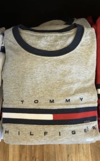 新品 [s]大人気 Tommy Hilfiger(トミーヒルフィガー）半袖Tシャツ グレー　男女兼用