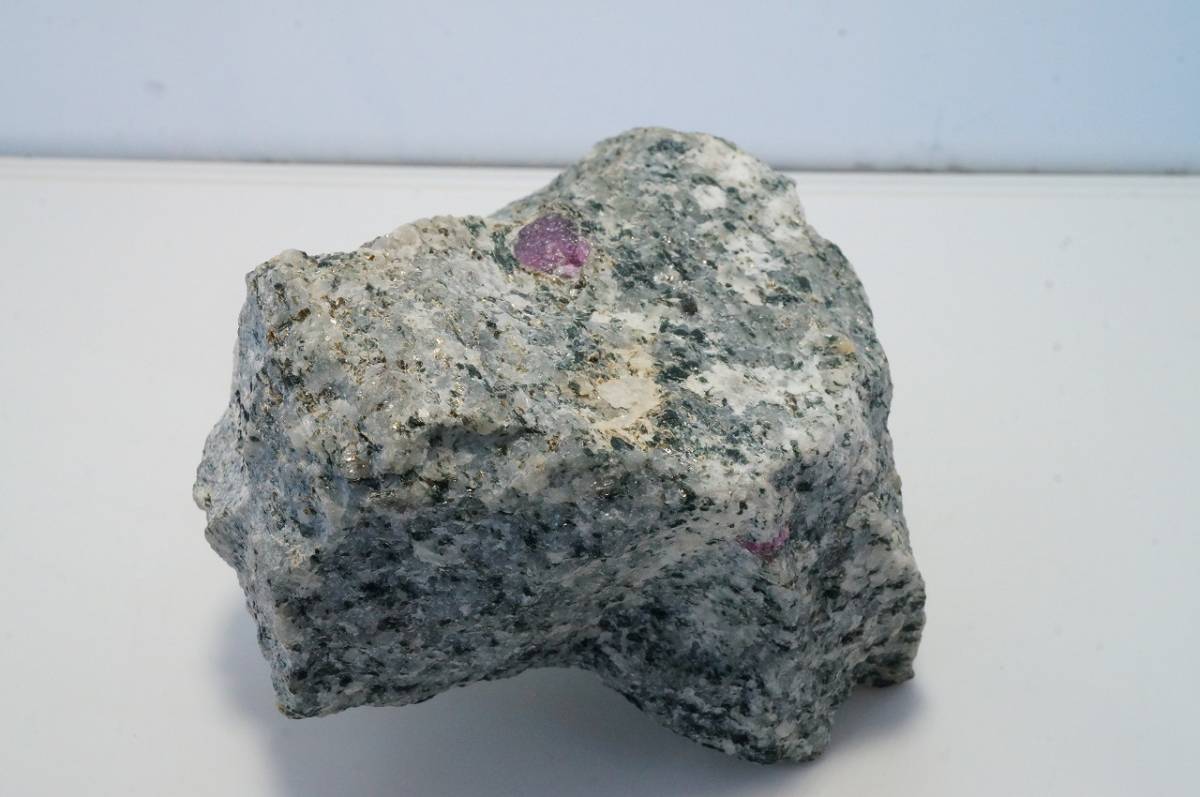 珍しい原石！グリーントルマリン母岩ピンクトルマリン結晶原石35年前の蔵出し品！【475g】_画像10