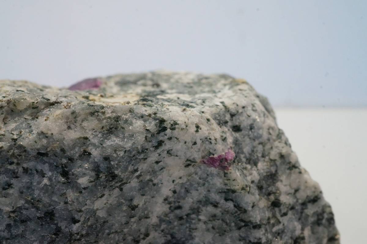 珍しい原石！グリーントルマリン母岩ピンクトルマリン結晶原石35年前の蔵出し品！【475g】_画像7