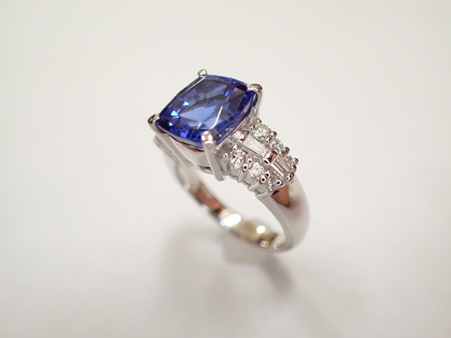 美品 Pt900 タンザナイト3.38ct ダイヤ デザイン リング 指輪_画像5