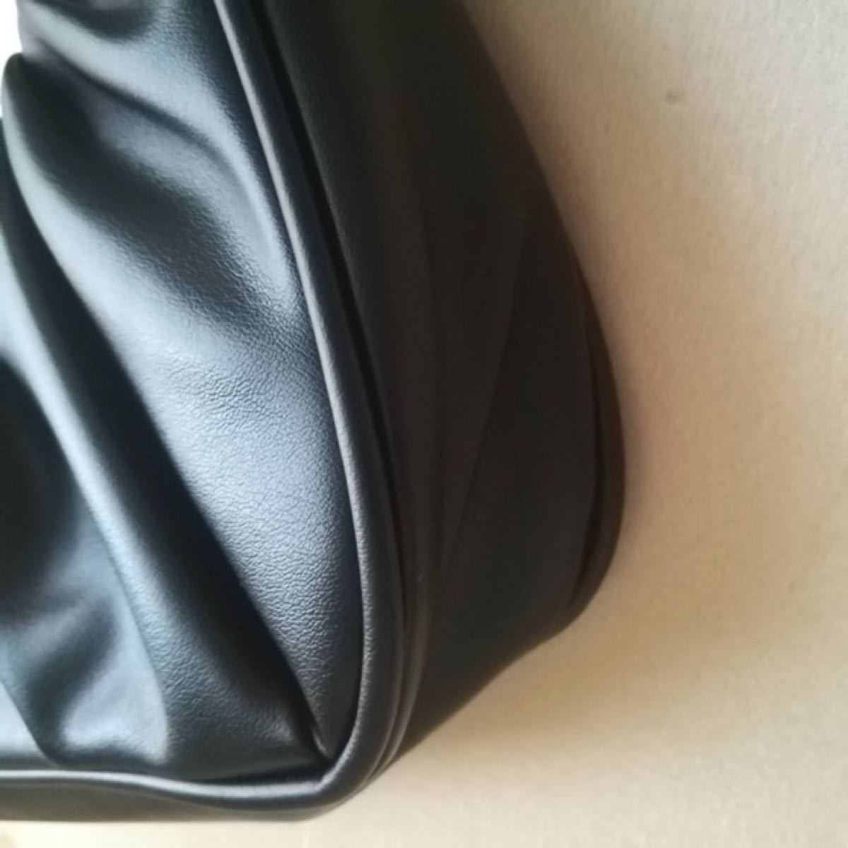 フリル ギャザー ワンハンドル バッグ ハンドバッグ ブラック 黒 韓国 ギフト レディース 可愛い かわいい プレゼント 新品