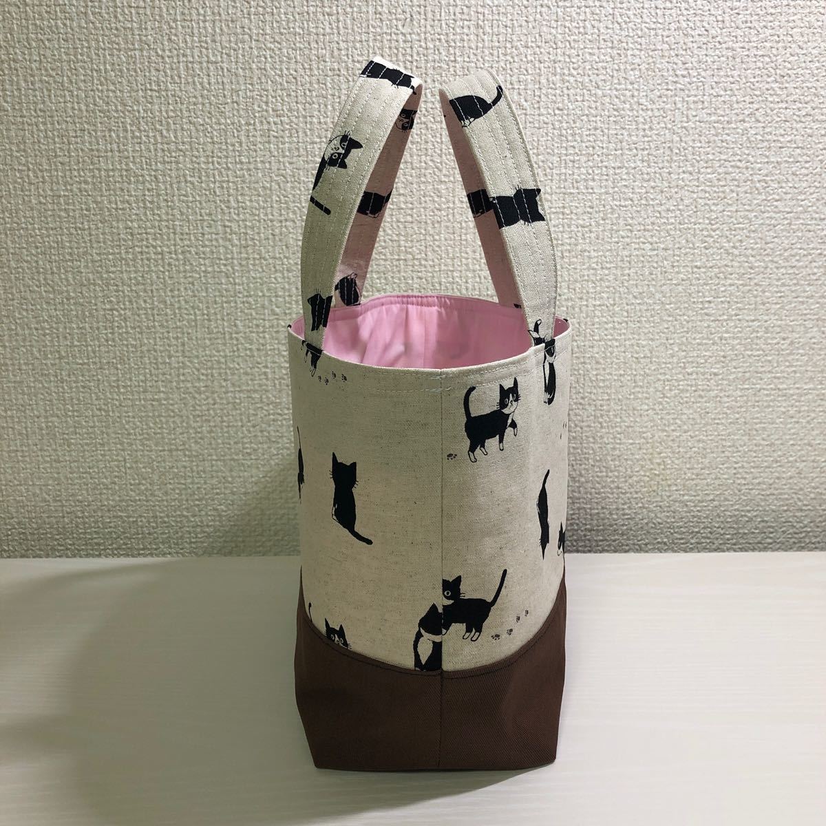 ハンドメイド トートバッグぷらすわん　猫足跡ホワイト