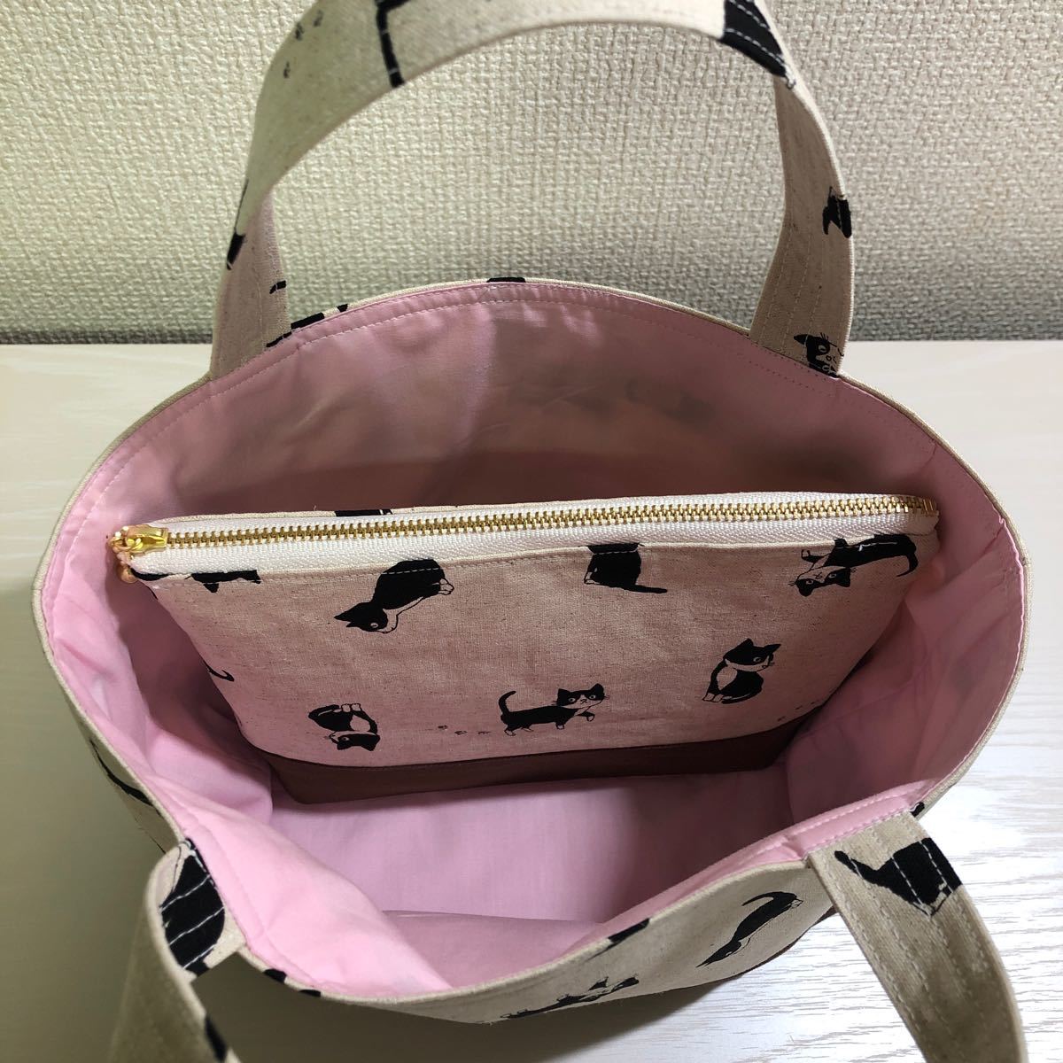 ハンドメイド トートバッグぷらすわん　猫足跡ホワイト