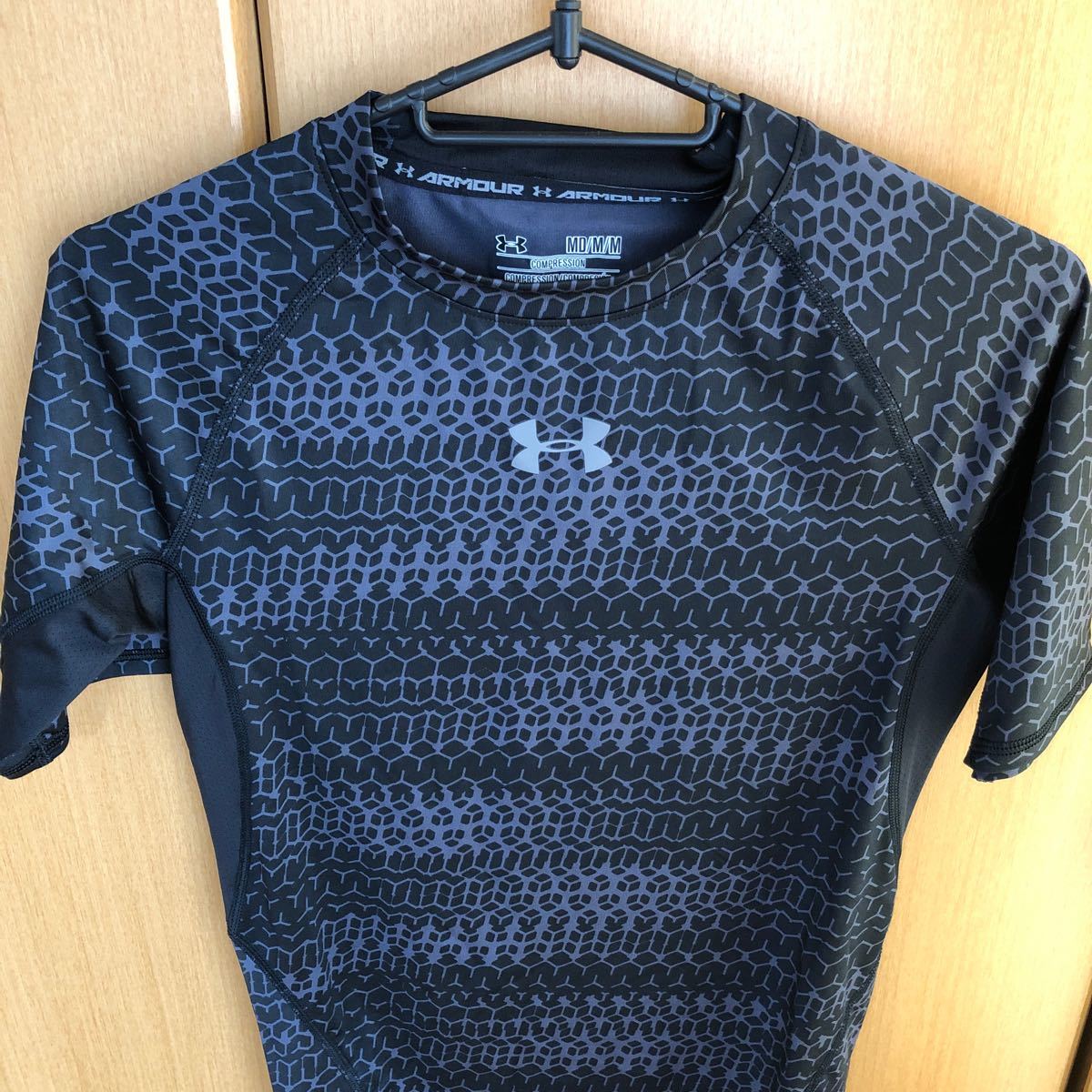 UNDER ARMOUR  アンダーシャツ　Mサイズ