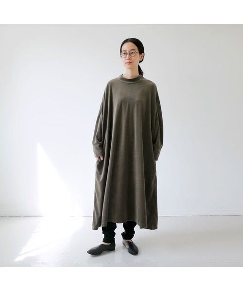 Paypayフリマ 美品 ユニバーサルセブンuniversal Seven Universal Tissu スウィートベロアモックネックワイドワンピース カーキ Paypayフリマ 美品 ユニバーサルセブンuniversal Seven Universal Tissu スウィートベロアモックネックワイドワンピース カーキ