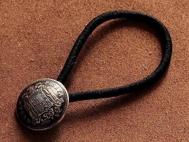 スペイン 1ペセタ コインコンチョヘアゴムブレスレット（紋章）ループ 古銭 小銭 硬貨 バングル アンクレット メンズ レディース ボタン_画像1